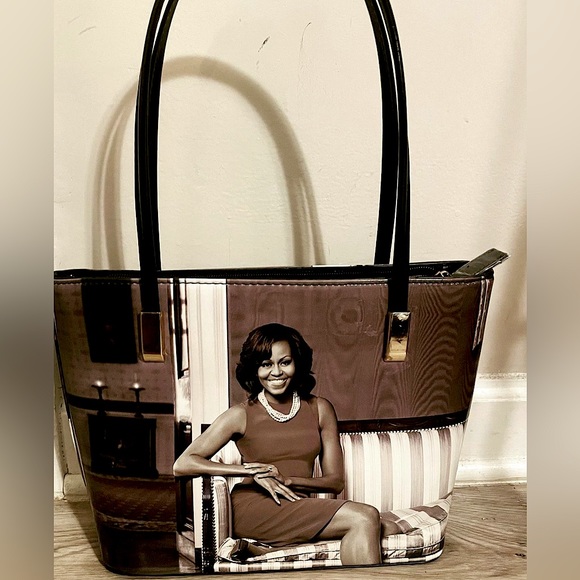 ‼️End of SUMMER SALE‼️. Michelle Obama Handbag and matching Wallet - Picture 1 of 2